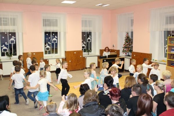 Vánoční besídka dětí MŠ &#8211; 12. 12. 2019 - Image 4