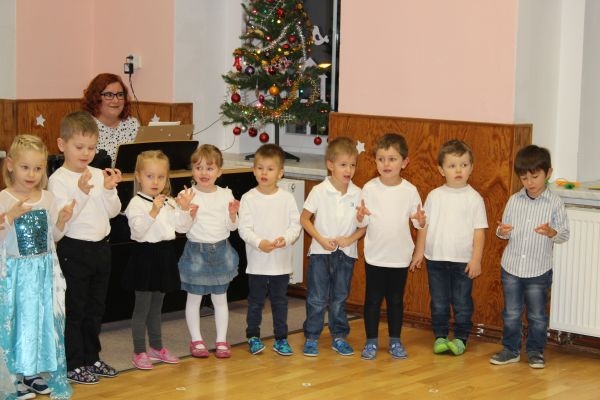 Vánoční besídka dětí MŠ &#8211; 12. 12. 2019 - Image 11