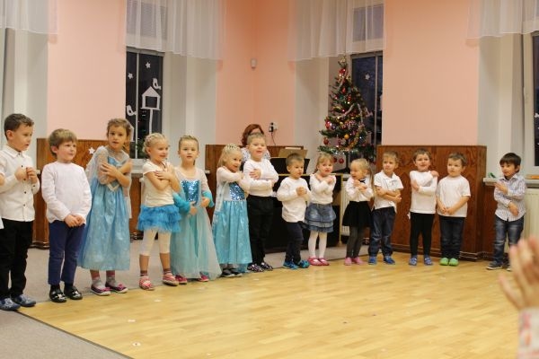 Vánoční besídka dětí MŠ &#8211; 12. 12. 2019 - Image 15