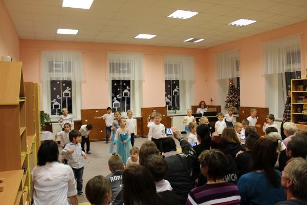 Vánoční besídka dětí MŠ &#8211; 12. 12. 2019 - Image 19