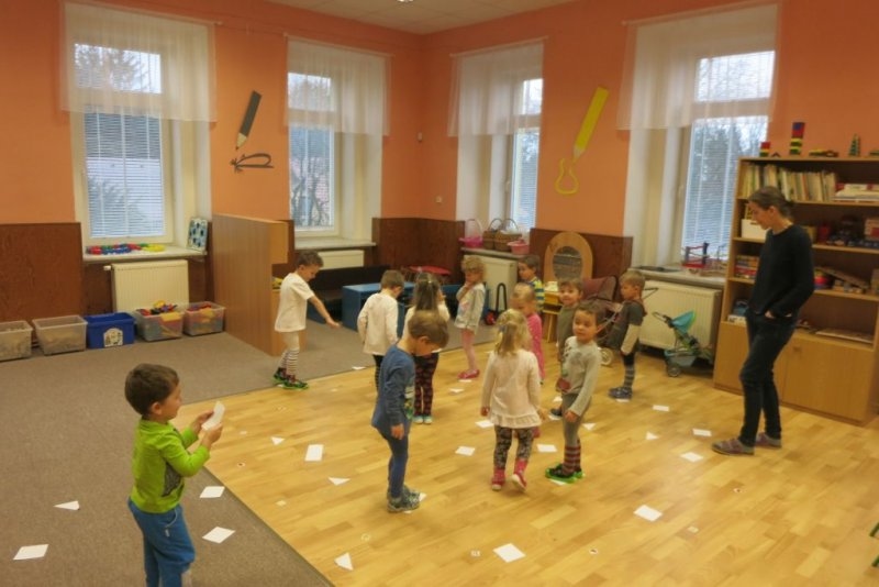 Paní zima kraluje, barvičkami maluje &#8211; Broučci a Berušky &#8211; bílé pondělí - Image 3