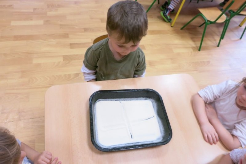 Paní zima kraluje, barvičkami maluje &#8211; Broučci a Berušky &#8211; bílé pondělí - Image 8