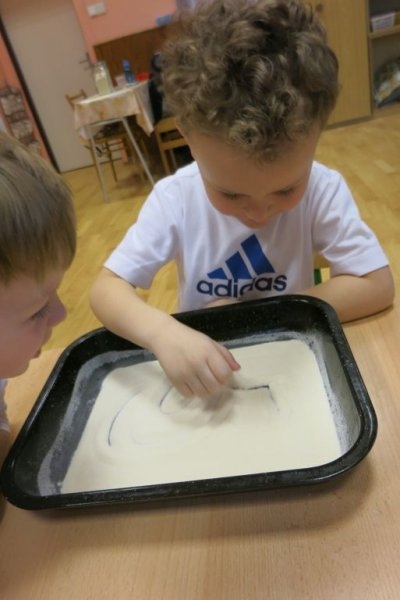 Paní zima kraluje, barvičkami maluje &#8211; Broučci a Berušky &#8211; bílé pondělí - Image 16