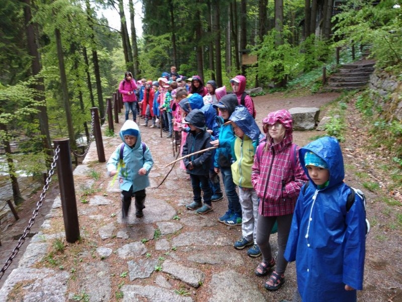 Výlet ZŠ a MŠ (předškoláci) 20. 5. 2019 &#8211;  Sklárna Harrachov, Mumlavské vodopády - Image 10