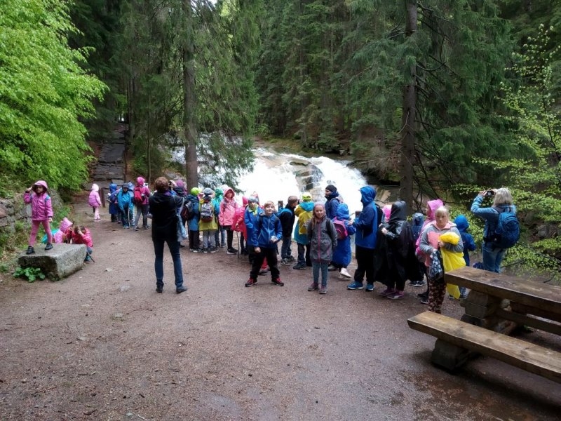 Výlet ZŠ a MŠ (předškoláci) 20. 5. 2019 &#8211;  Sklárna Harrachov, Mumlavské vodopády - Image 12