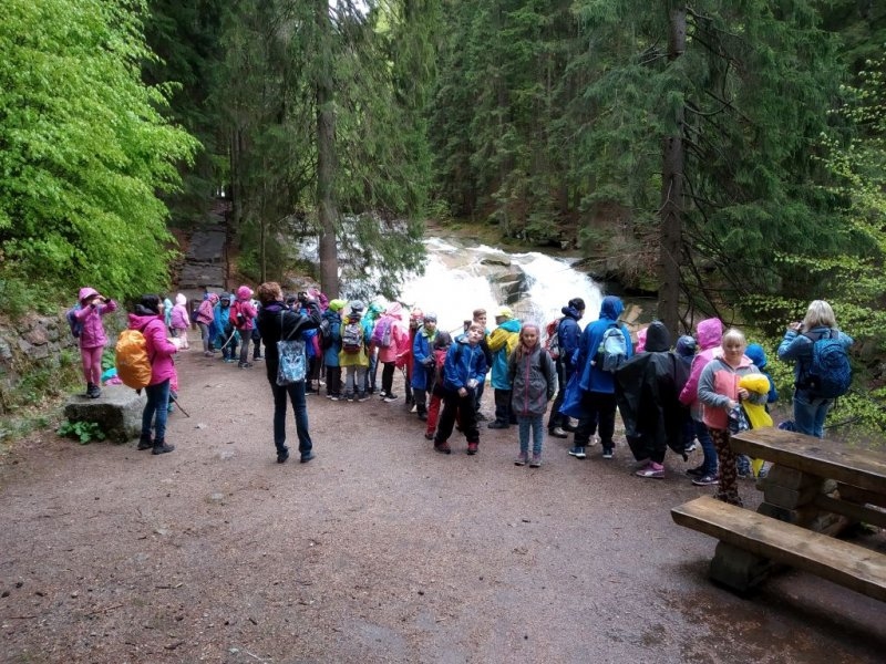 Výlet ZŠ a MŠ (předškoláci) 20. 5. 2019 &#8211;  Sklárna Harrachov, Mumlavské vodopády - Image 13