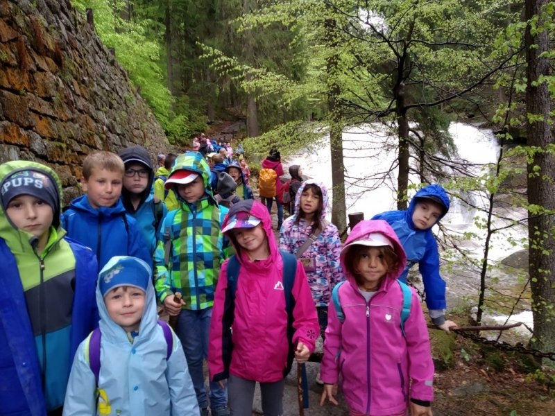 Výlet ZŠ a MŠ (předškoláci) 20. 5. 2019 &#8211;  Sklárna Harrachov, Mumlavské vodopády - Image 15