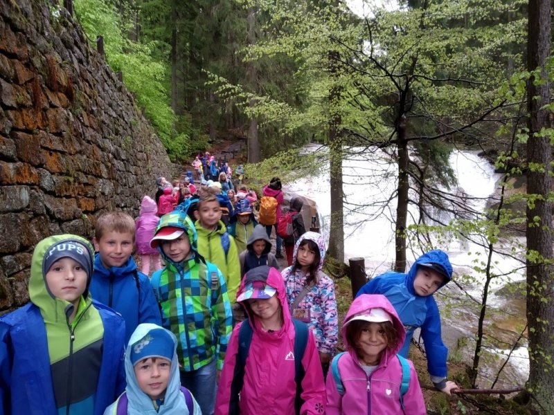 Výlet ZŠ a MŠ (předškoláci) 20. 5. 2019 &#8211;  Sklárna Harrachov, Mumlavské vodopády - Image 16