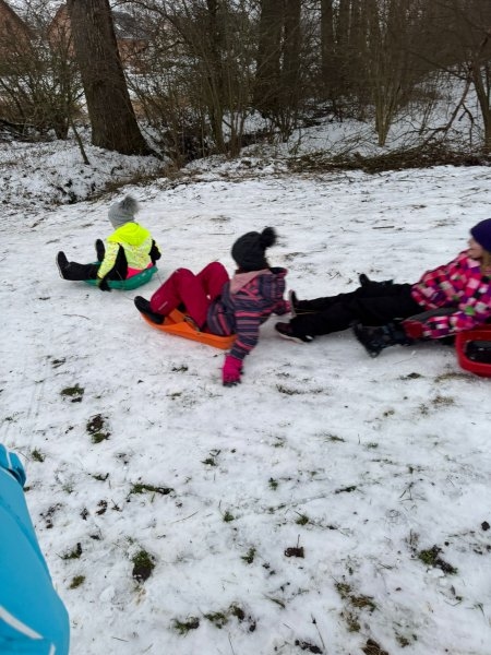 RADOVÁNKY NA SNĚHU - Image 2