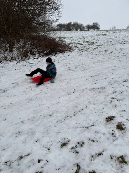 RADOVÁNKY NA SNĚHU - Image 1